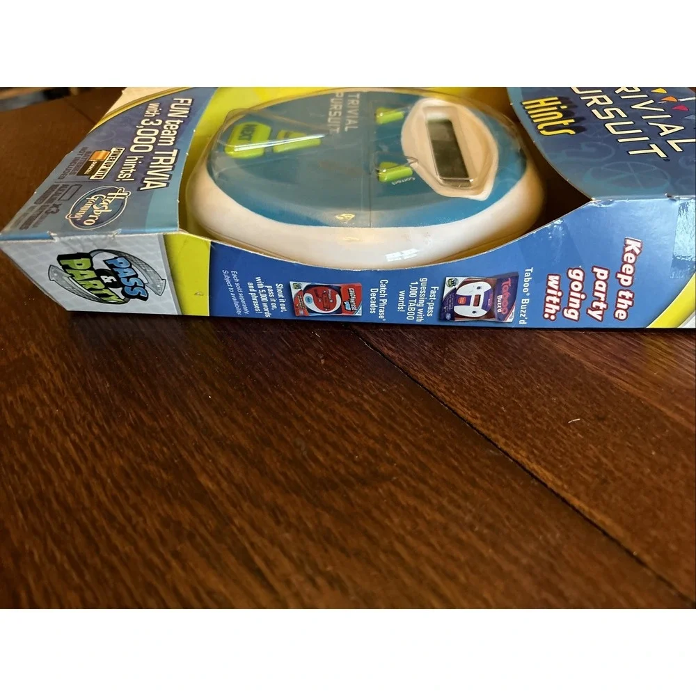 Trivial Pursuit Hints Electronic Trivia‎ Party Game Hasbro 2013